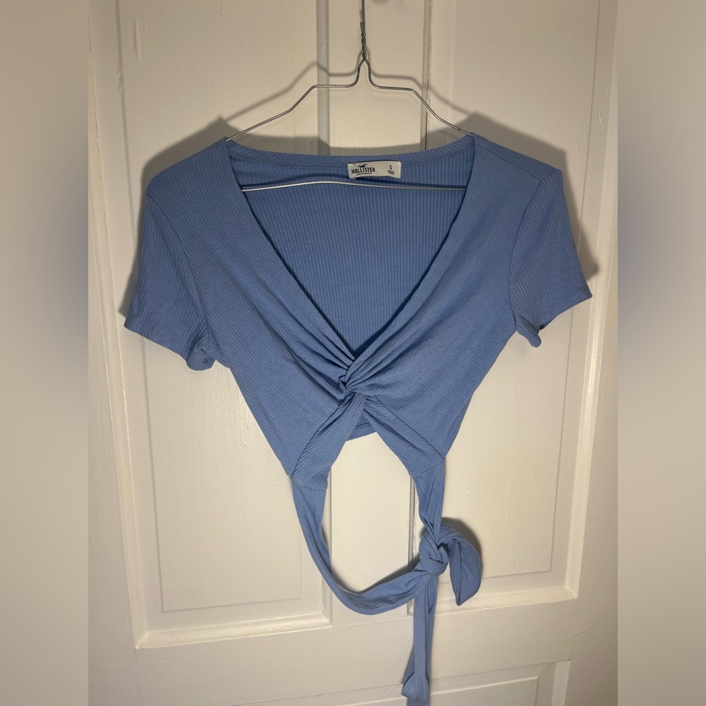 Hollister top